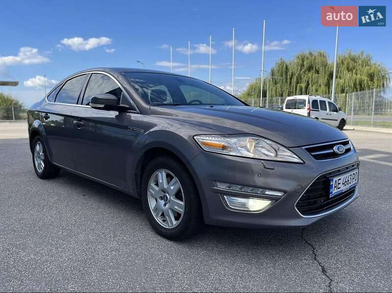 Седан Ford Mondeo 2011 в 