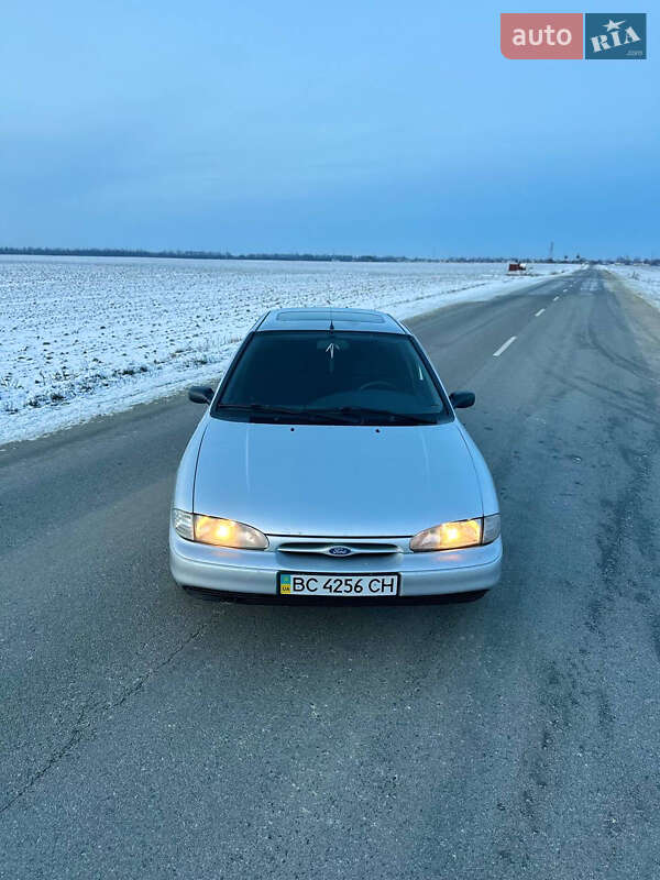 Лифтбек Ford Mondeo 1994 в Буске