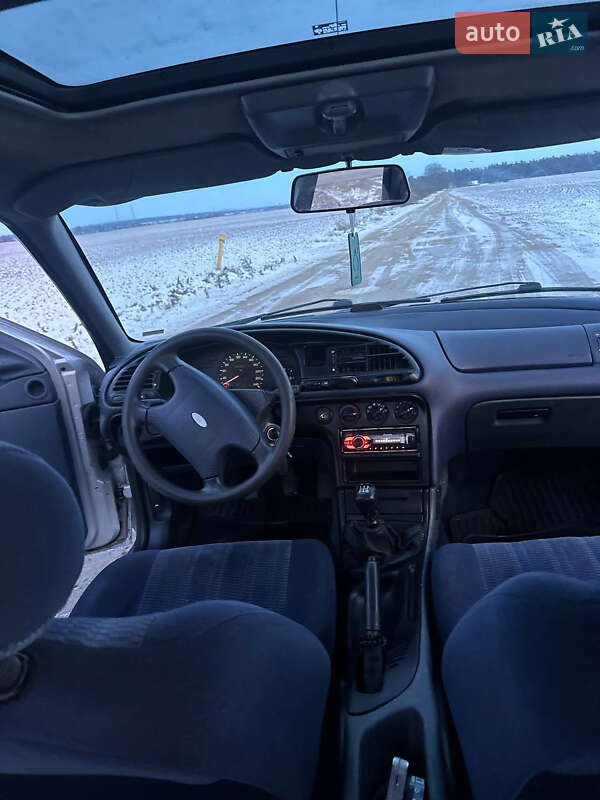 Лифтбек Ford Mondeo 1994 в Буске