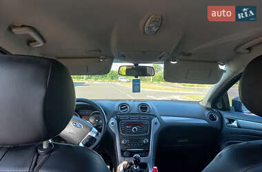 Седан Ford Mondeo 2012 в 