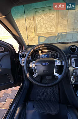 Седан Ford Mondeo 2010 в 