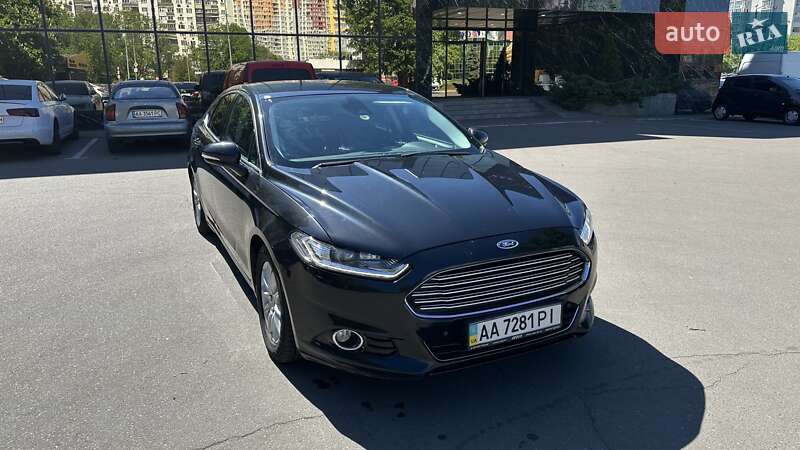 Лифтбек Ford Mondeo 2015 в 