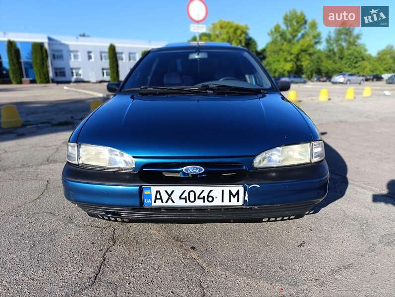 Лифтбек Ford Mondeo 1993 в 