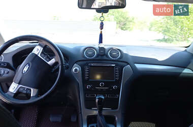 Седан Ford Mondeo 2012 в 