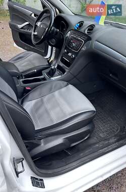 Седан Ford Mondeo 2011 в 