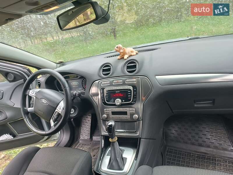 Седан Ford Mondeo 2010 в Новомосковске