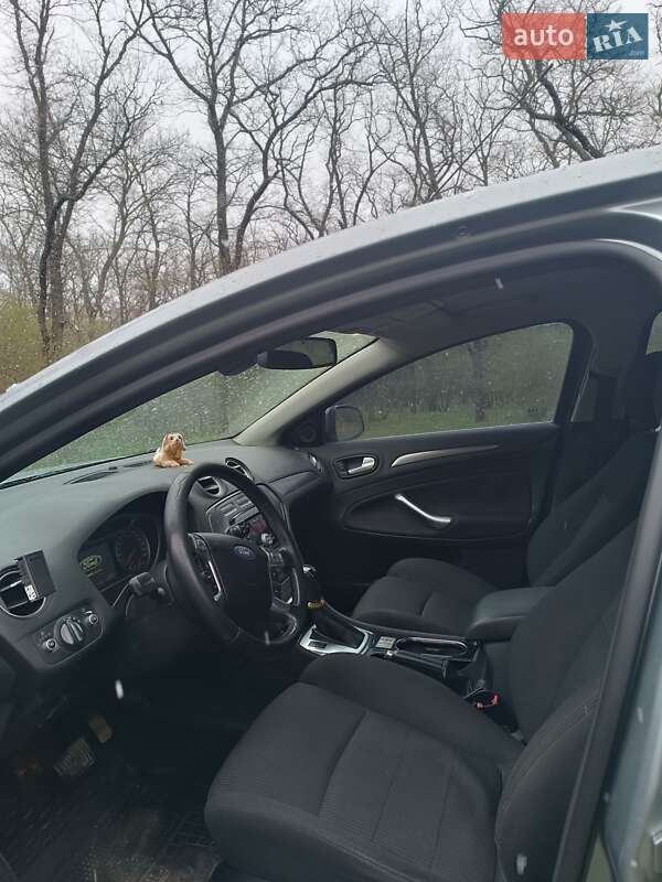 Седан Ford Mondeo 2010 в Новомосковске