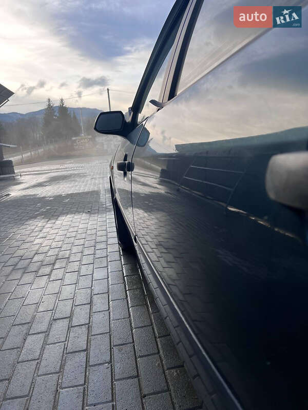 Лифтбек Ford Mondeo 2002 в Верховине