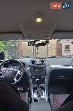 Седан Ford Mondeo 2012 в 