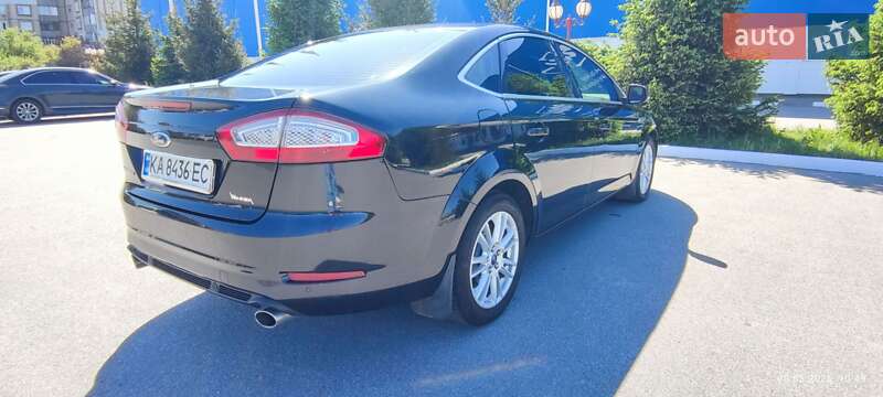 Седан Ford Mondeo 2012 в Богуславе