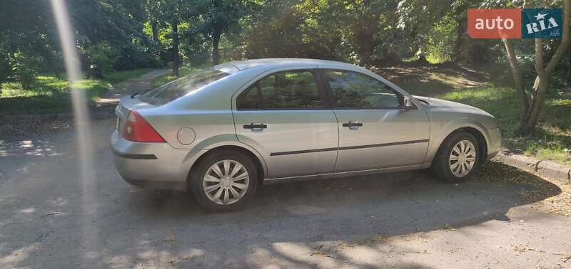Лифтбек Ford Mondeo 2003 в Сумах