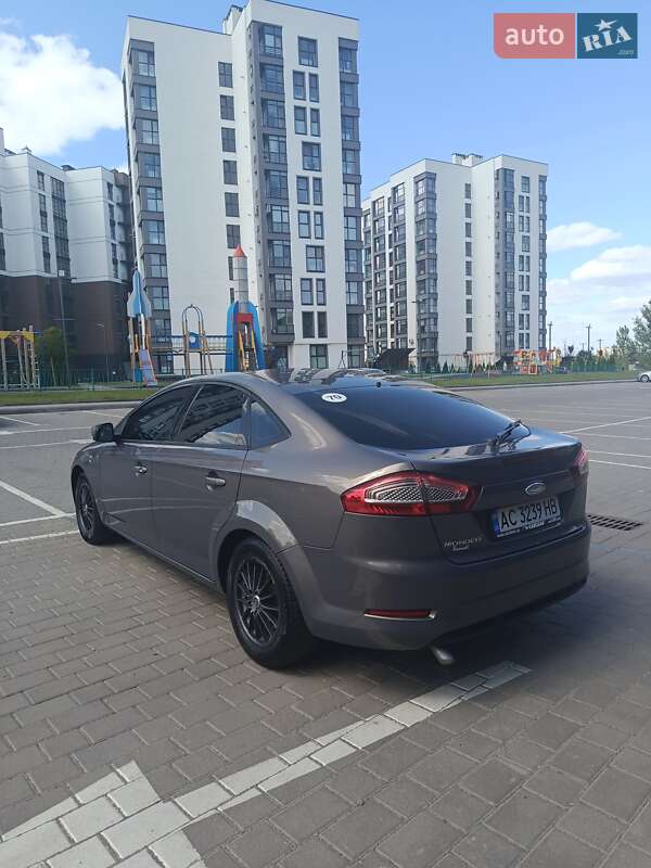 Седан Ford Mondeo 2013 в Луцке