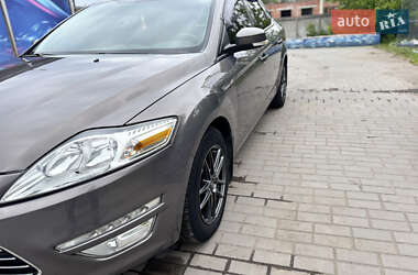 Седан Ford Mondeo 2012 в 