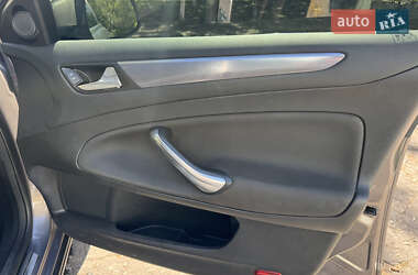 Седан Ford Mondeo 2012 в 
