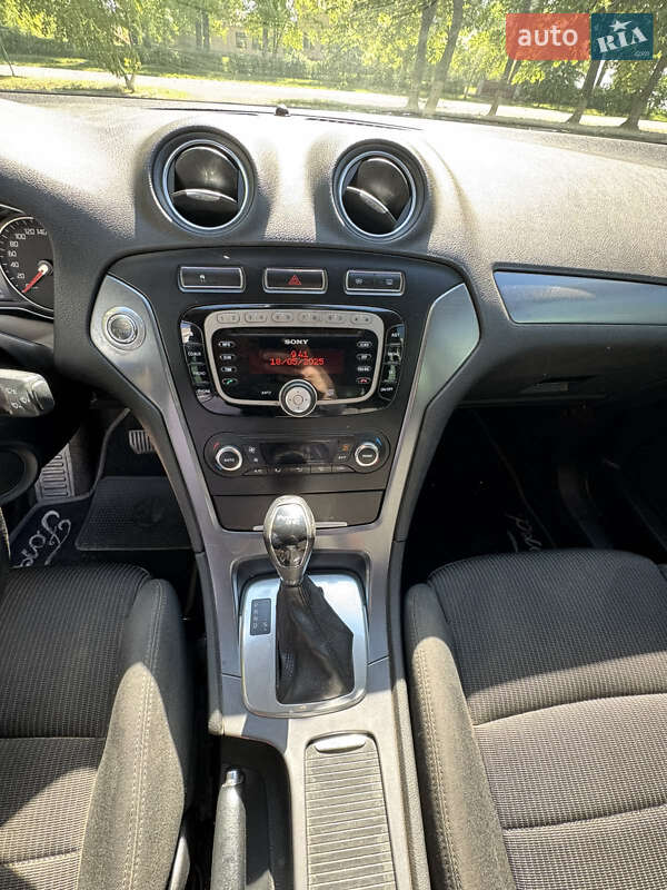 Седан Ford Mondeo 2012 в Гайвороне