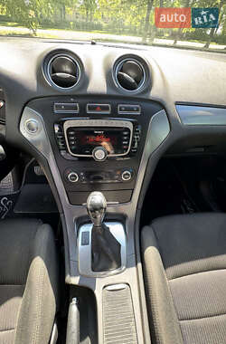 Седан Ford Mondeo 2012 в 