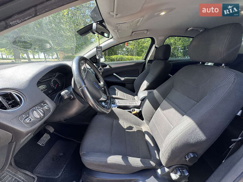 Седан Ford Mondeo 2012 в Гайвороне