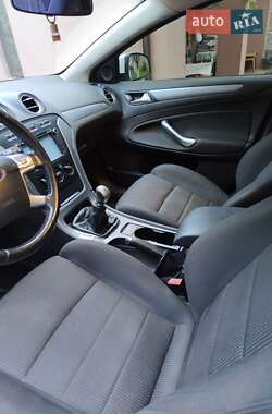 Седан Ford Mondeo 2012 в 