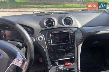 Седан Ford Mondeo 2013 в 