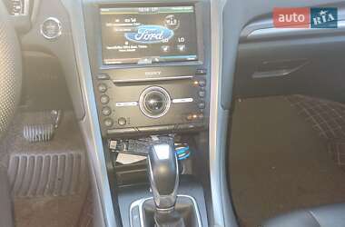 Седан Ford Mondeo 2015 в 