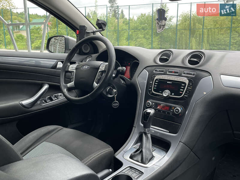 Лифтбек Ford Mondeo 2014 в Львове