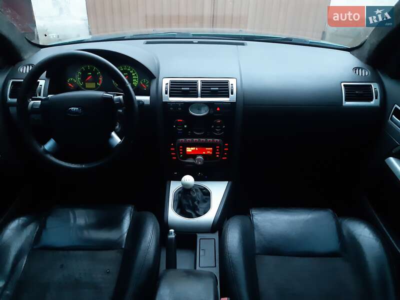 Седан Ford Mondeo 2002 в Городке