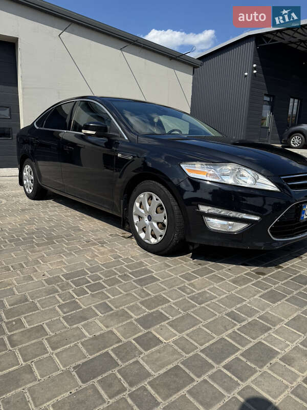 Седан Ford Mondeo 2012 в Звенигородці