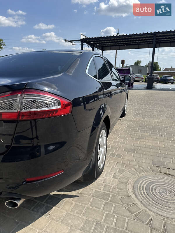 Седан Ford Mondeo 2012 в Звенигородці