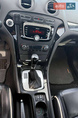 Седан Ford Mondeo 2012 в 