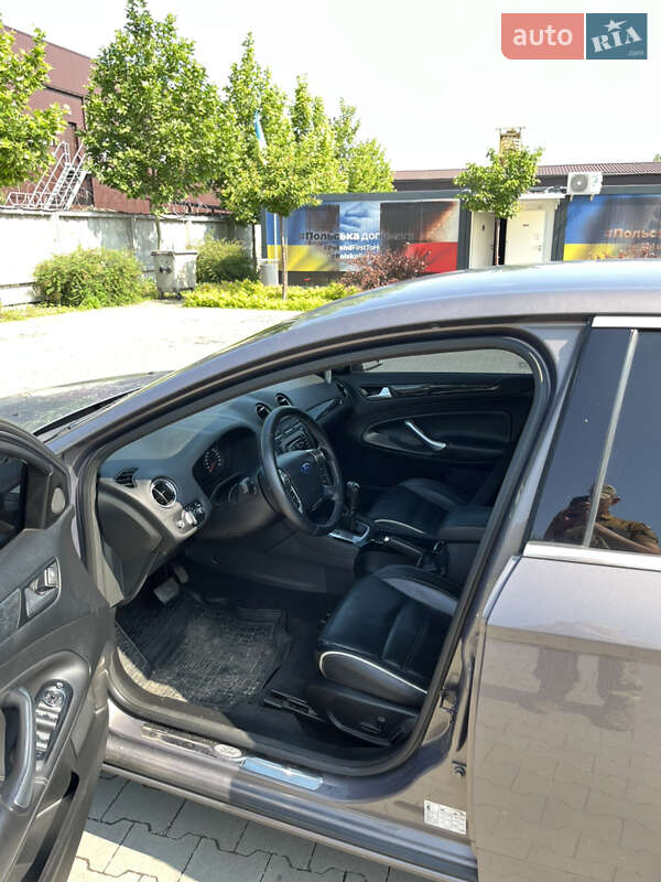Седан Ford Mondeo 2011 в Бучі