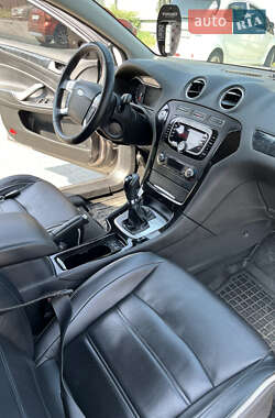 Седан Ford Mondeo 2011 в 