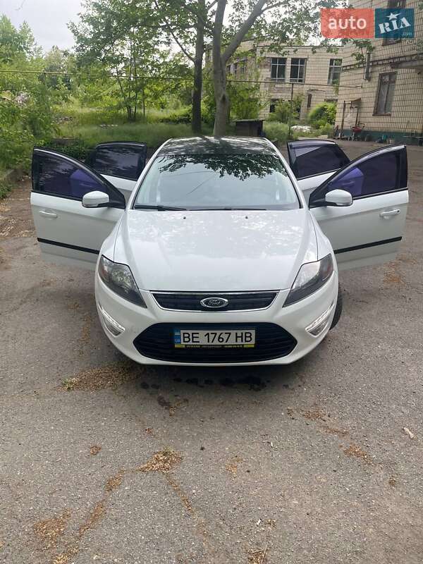 Седан Ford Mondeo 2012 в 