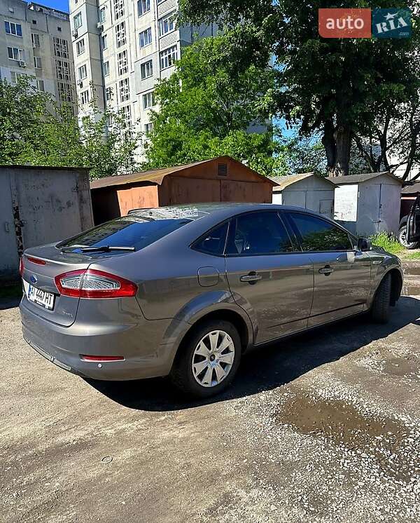 Лифтбек Ford Mondeo 2013 в 