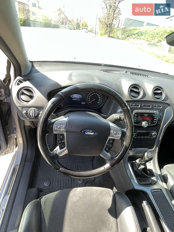 Седан Ford Mondeo 2010 в Чернівцях