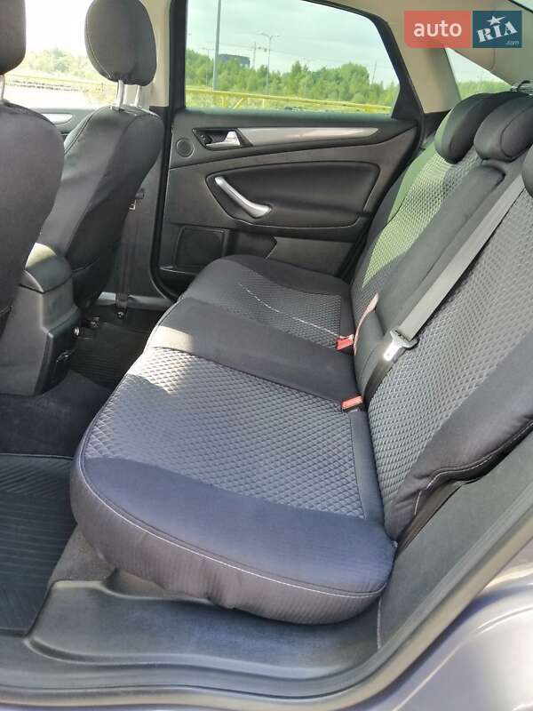 Седан Ford Mondeo 2011 в Львове