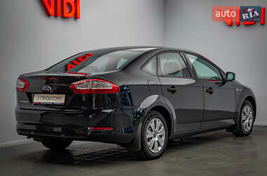 Седан Ford Mondeo 2012 в 