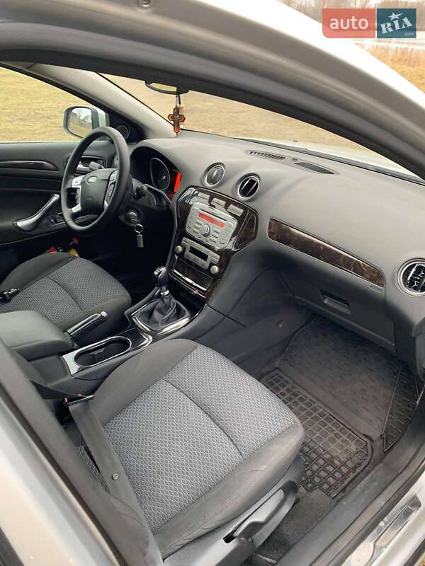 Седан Ford Mondeo 2010 в Мене