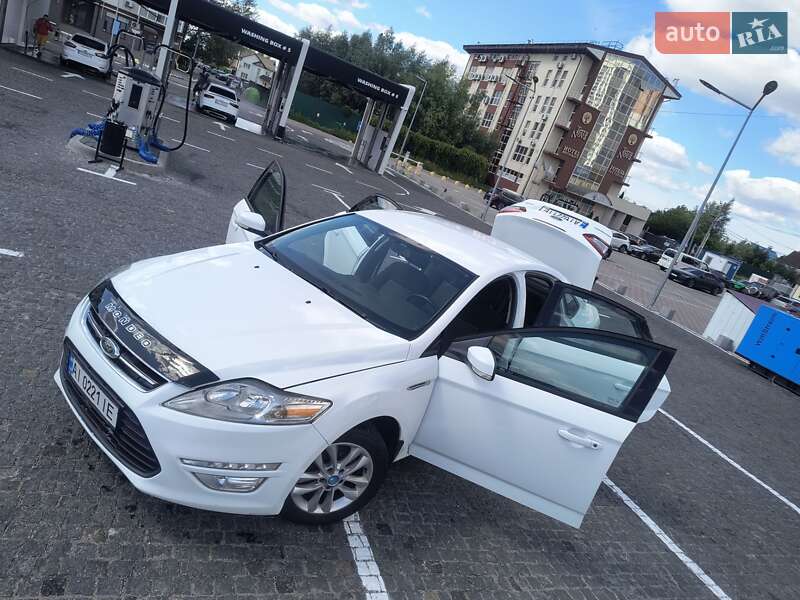 Седан Ford Mondeo 2011 в 