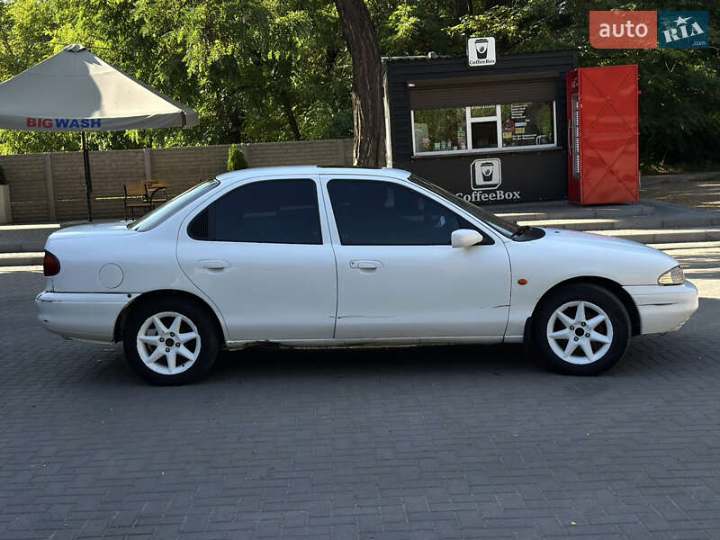 Седан Ford Mondeo 1994 в Запорожье