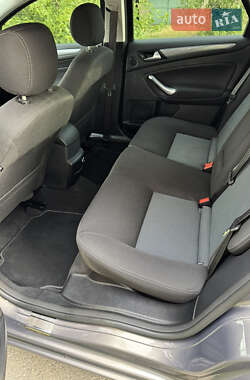 Лифтбек Ford Mondeo 2013 в 