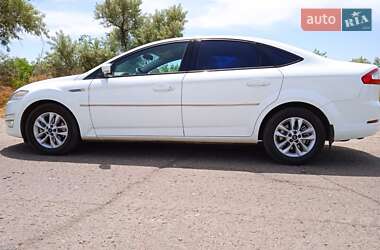 Седан Ford Mondeo 2012 в 