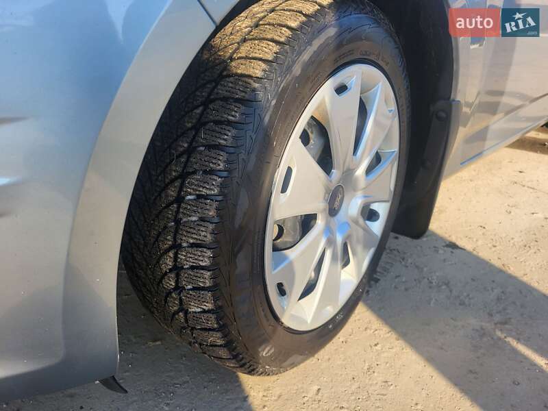 Седан Ford Mondeo 2012 в Деражне