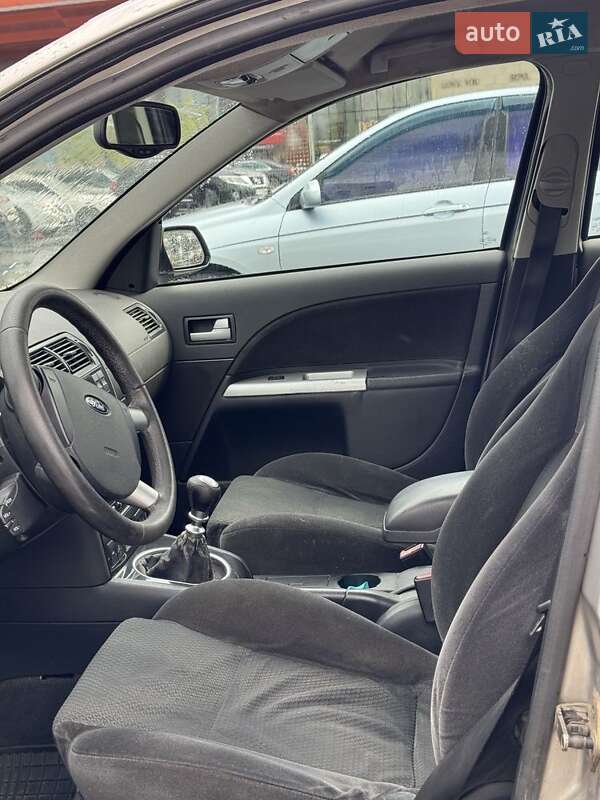 Седан Ford Mondeo 2003 в Киеве