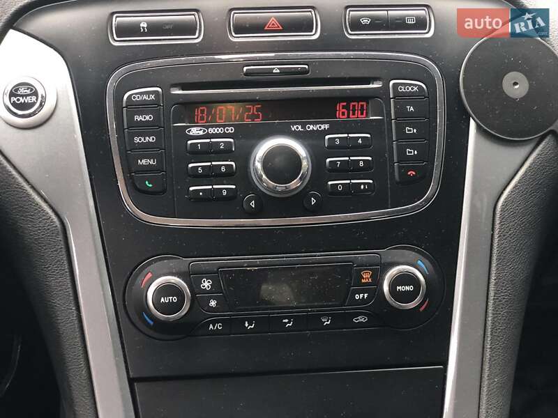 Седан Ford Mondeo 2012 в Дубно