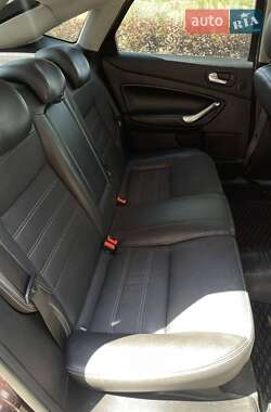 Ліфтбек Ford Mondeo 2010 в 
