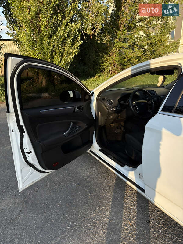 Седан Ford Mondeo 2011 в Харькове