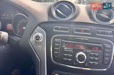 Седан Ford Mondeo 2011 в 