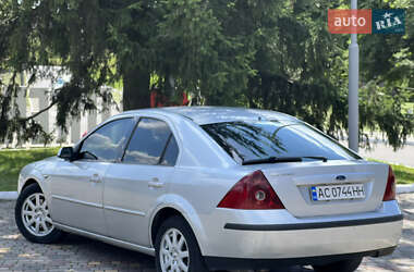 Лифтбек Ford Mondeo 2000 в 