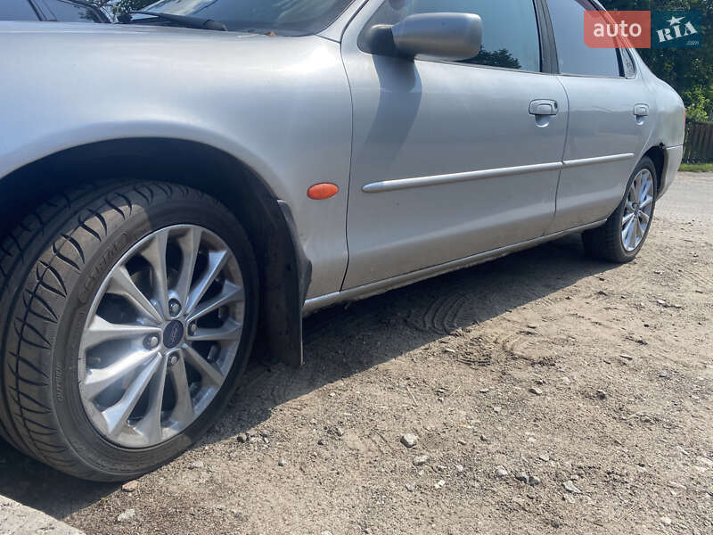 Лифтбек Ford Mondeo 2000 в Вышгороде