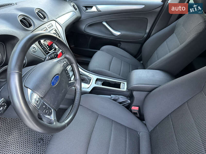 Лифтбек Ford Mondeo 2013 в Киеве